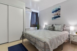 1 soverom, skrivebord, strykejern/-brett og wi-fi (inkludert)