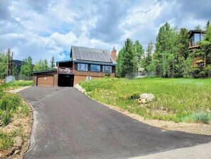 Exterior - Private hot tub, Trails, Deck, Incredible views ! (Dillon)