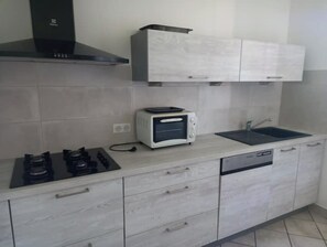 Fridge, microwave, oven, dishwasher