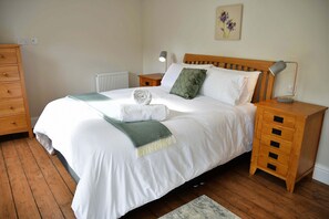 3 quartos, ferros/tábuas de passar roupa, Wi-Fi, roupa de cama