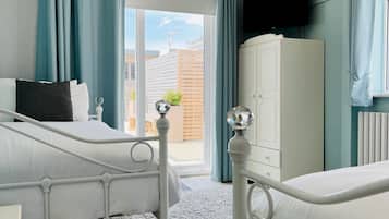 3 slaapkamers, een strijkplank/strijkijzer, gratis wifi, beddengoed