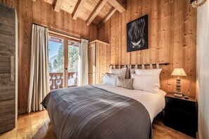 4 slaapkamers, een strijkplank/strijkijzer, beddengoed