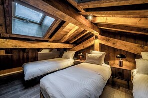 4 dormitorios, tabla de planchar con plancha, ropa de cama