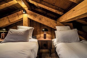 4 bedrooms, iron/ironing board, bed sheets