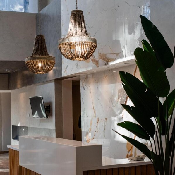 Concierge desk - Gran Hotel Dakar (Mendoza)