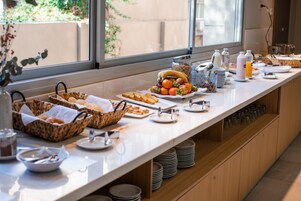 Free daily buffet breakfast