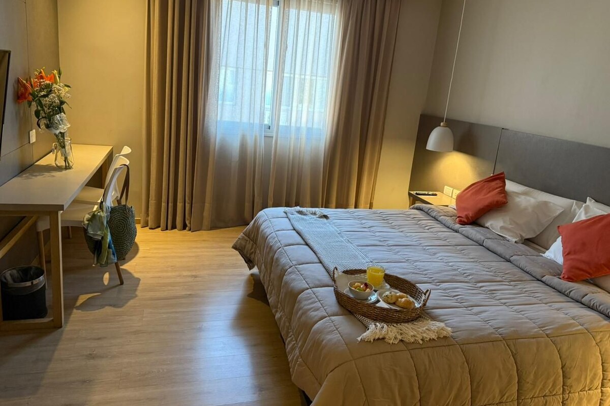 Habitación Cuadruple Superior | Premium bedding, down comforters, pillowtop beds, minibar