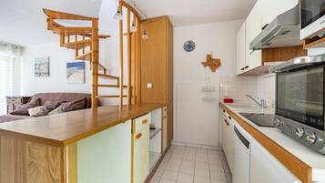 Réfrigérateur, micro-ondes, four, lave-vaisselle