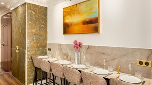 Dining - Merveil - Luxury Suite - Louvre - Rousseau (Paris)