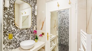 Bathroom - Merveil - Luxury Suite - Louvre - Rousseau (Paris)