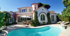 Outdoor pool - Blue Dream Cannes Guesthouse (Cannes)