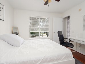 4 bedrooms, desk, iron/ironing board, free WiFi