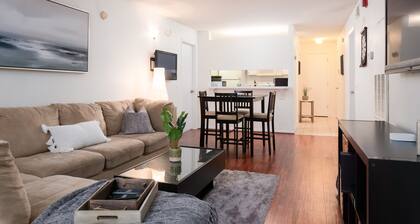 ❈❈ Spacious Condo with balcony mins to UF, Shands, and DOWNTOWN ❈❈