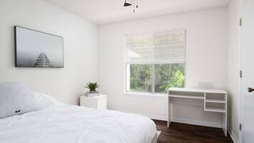 4 bedrooms, desk, iron/ironing board, free WiFi