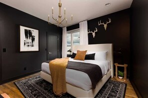 4 chambres, bureau, fer et planche à repasser, lit parapluie