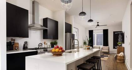 The Willow - Rooftop w/ Skyline Views + Sauna!