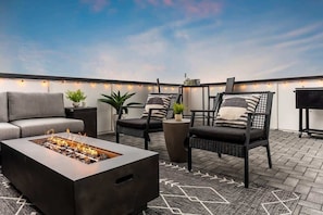 Property grounds - The Willow - Rooftop Lounge w/ Skyline Views. (Nashville)