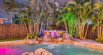 Sunny Florida Escape: Private Heated Pool, Hot Tub, Putting Green, Beach Nearby!