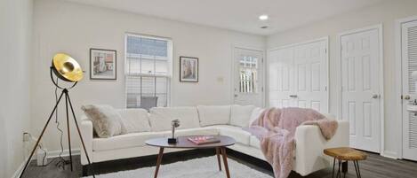 TV, lareira, monitores de computador