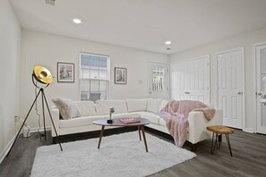 電視、壁爐、電腦螢幕