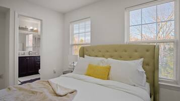 3 bedrooms, desk, iron/ironing board, travel crib