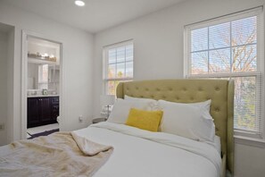 3 bedrooms, desk, iron/ironing board, travel crib