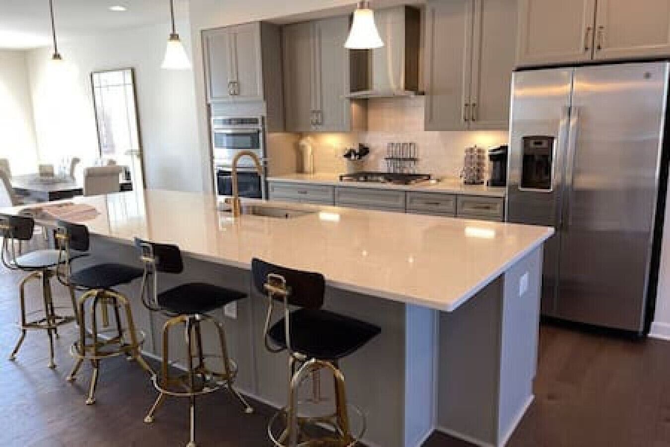 Frigorífic, microones, forn i placa de cuina 