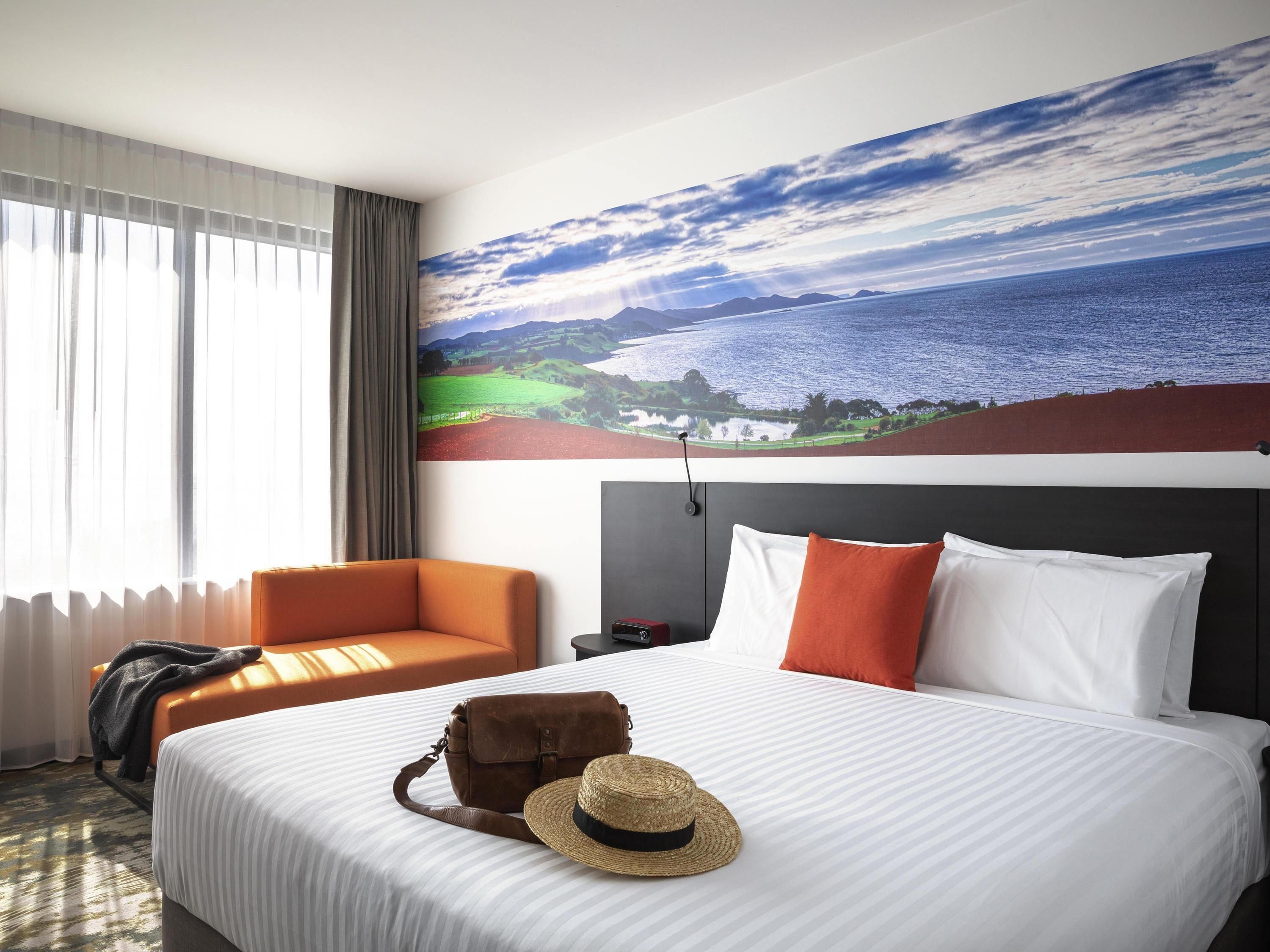 Standaard kamer, 1 kingsize bed | Luxe beddengoed, een minibar, een kluis op de kamer