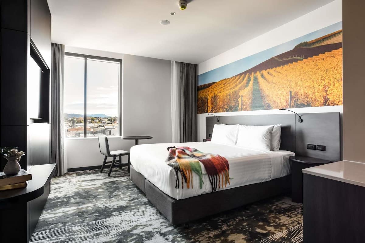 Superior Room, 1 King Bed, Accessible, Ocean View | Premium bedding, minibar, in-room safe, individually decorated