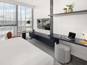 Studio Deluxe | Matelas mémoire de forme, coffres-forts dans les chambres, bureau