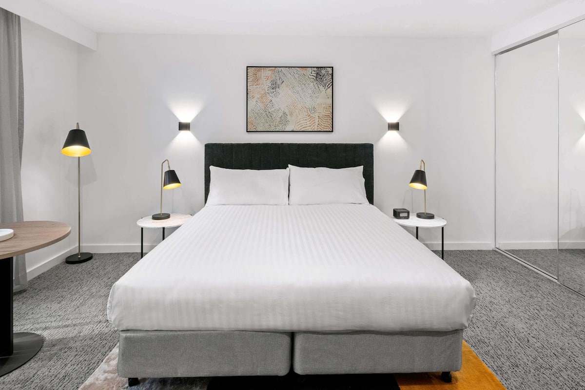 Memory foam beds, in-room safe, desk, laptop workspace