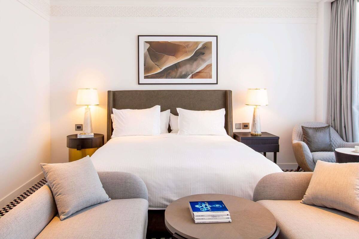 Suite – junior, 1 kingsize-seng | Sengetøy av topp kvalitet, senger med overmadrass og minibar