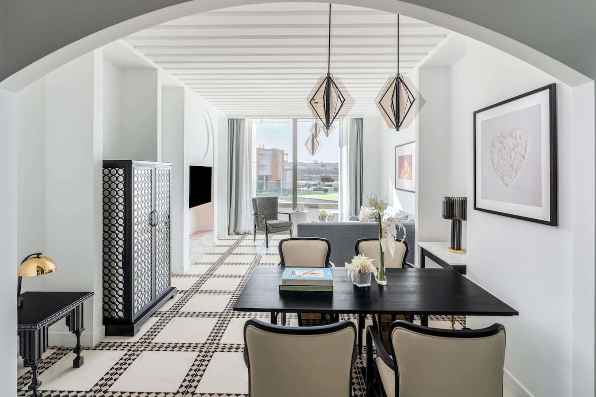 Fairmont, Suite, 1 King-Bett