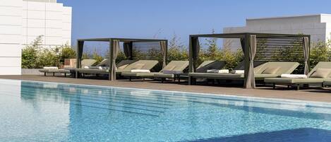 Outdoor pool, pool loungers