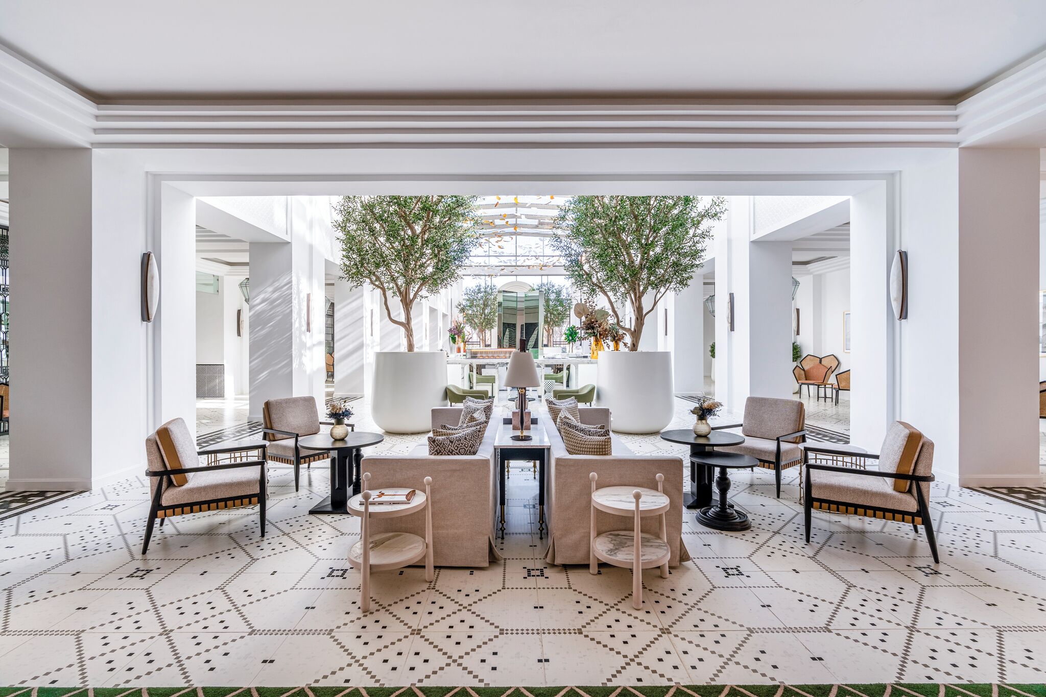 2 bars/lounges, rooftop bar