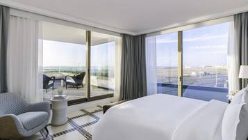 Suite, 1 King Bed | Minibar, in-room safe, laptop workspace, blackout drapes