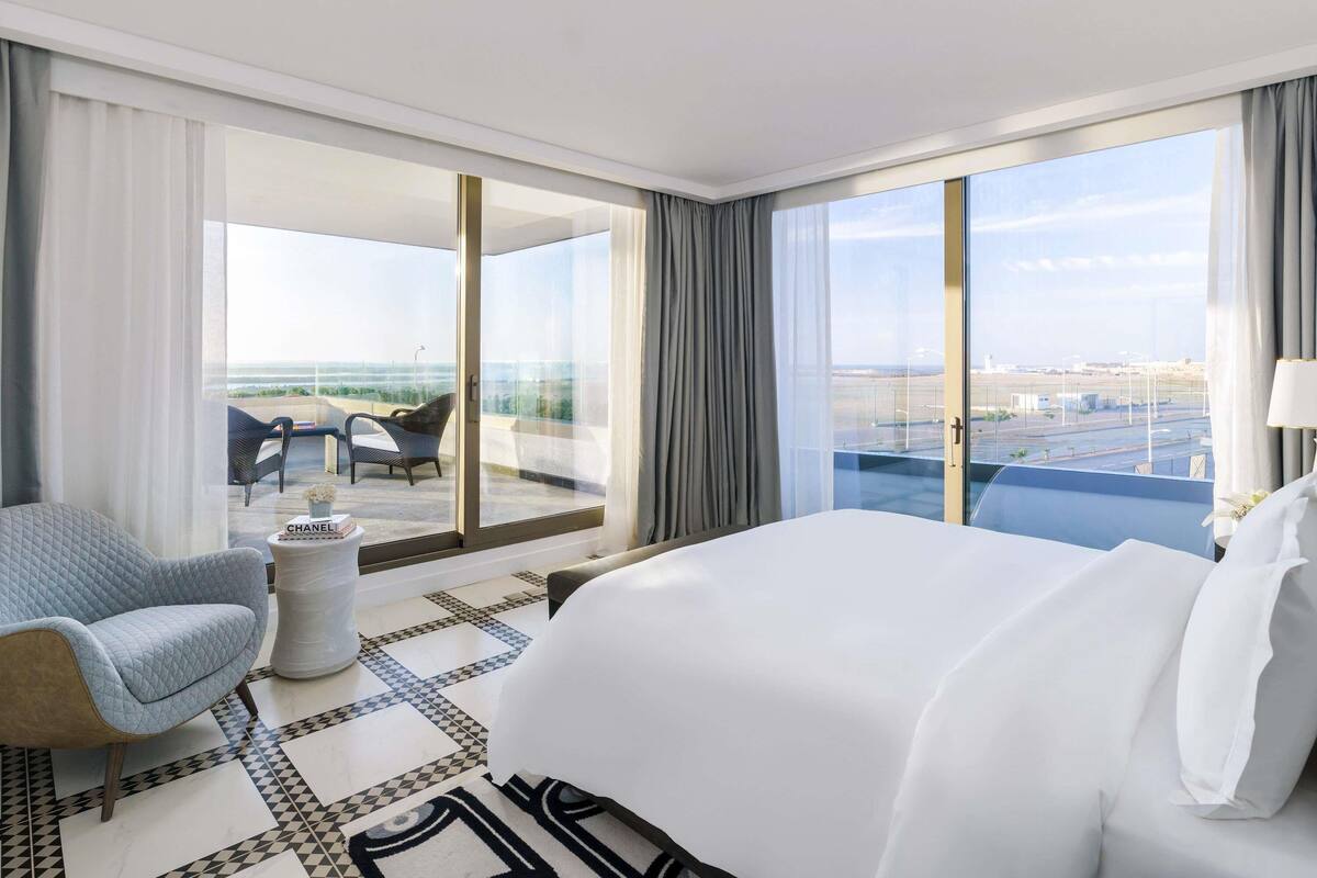 Phòng Suite, 1 giường cỡ king | Minibar, két bảo mật tại phòng, khu vực làm việc phù hợp cho laptop