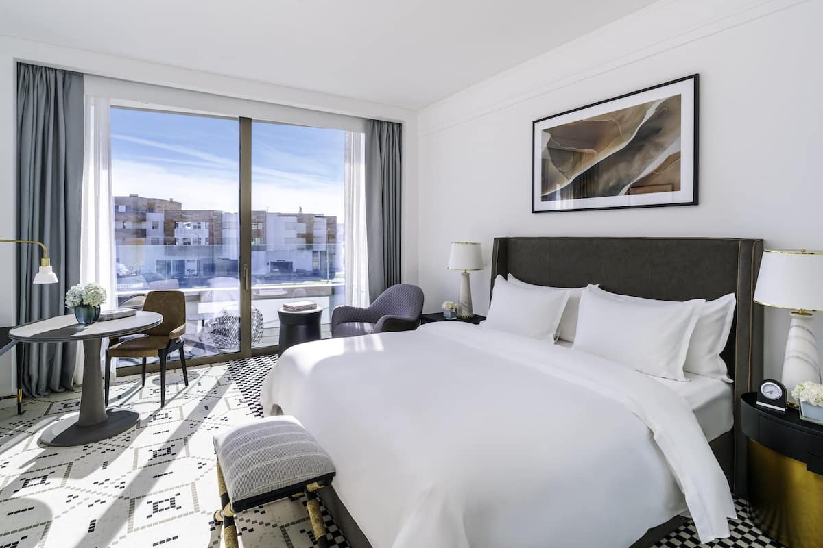 Fairmont Gold, Suite, 1 trÚs grand lit | Literie de qualité supérieure, surmatelas, minibar