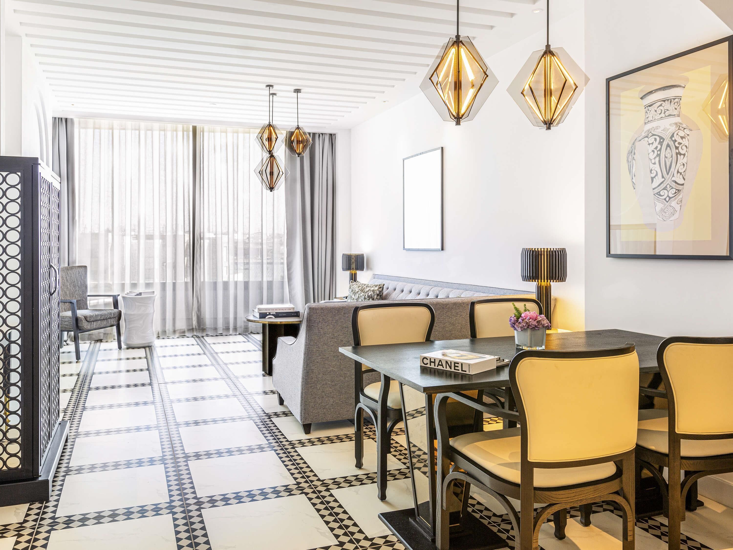 Minibar, Zimmersafe, laptopgeeigneter Arbeitsplatz