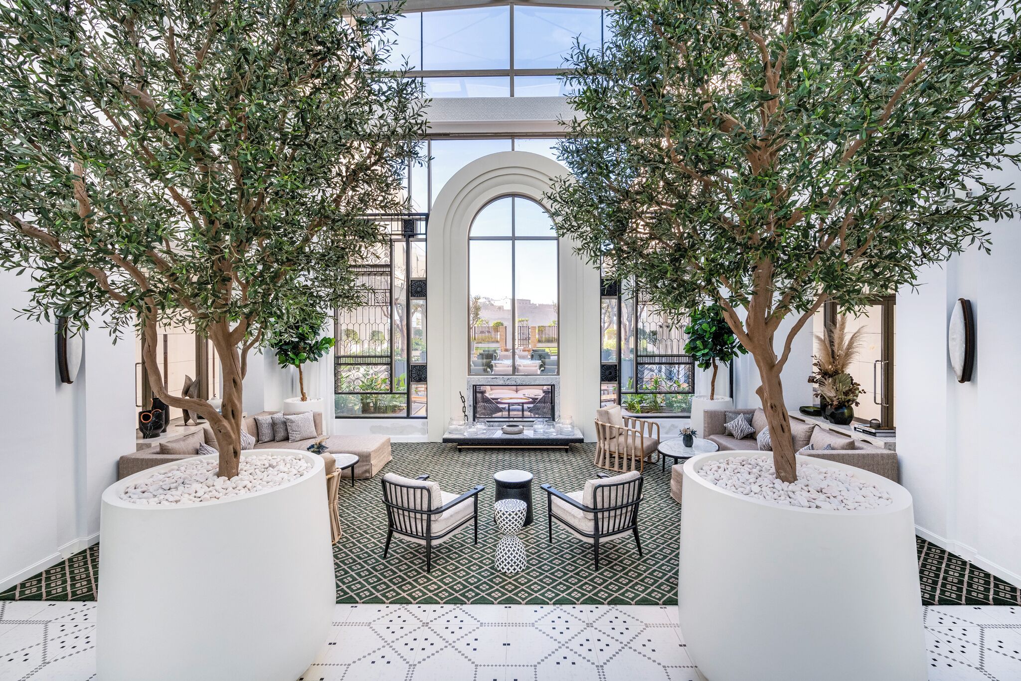 2 bars/lounges, rooftop bar