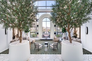 2 bars/lounges, rooftop bar