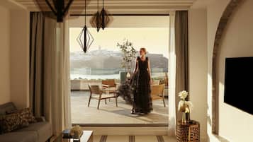 Premium bedding, pillow-top beds, minibar, in-room safe