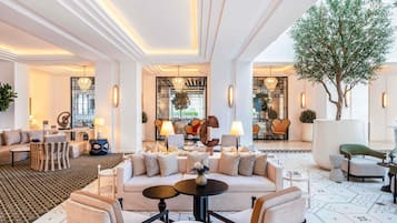 2 Bars/Lounges, Bar auf der Dachterrasse