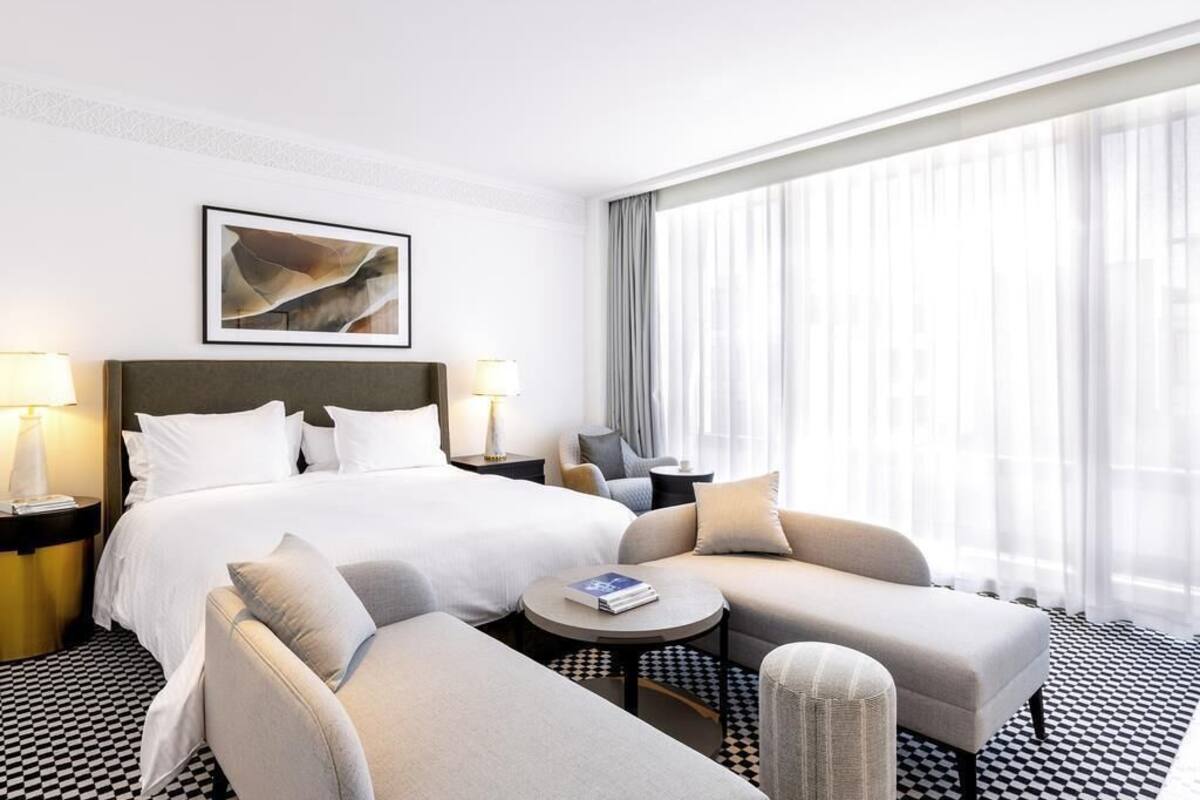 Suite – junior, 1 kingsize-seng (Gold) | Sengetøy av topp kvalitet, senger med overmadrass og minibar