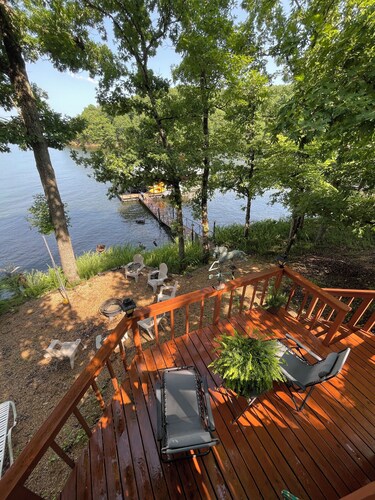 BEAUTIFUL LAKE FRONT VIEWS 