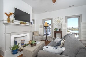 TV, Netflix, Hulu, streaming services