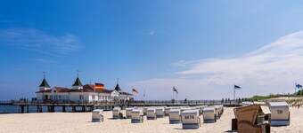 Modernly furnished vacation home for 6 people with fireplace on Usedom