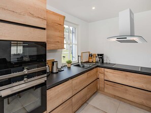 ثلاجة، ميكروويف، فرن، موقد طهي مسطح