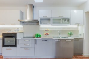 Fridge, microwave, oven, dishwasher