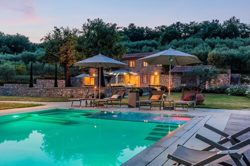 Nonno Giulivo Farmhouse, a Modern Hidden Tuscan Sanctuary with Private Pool